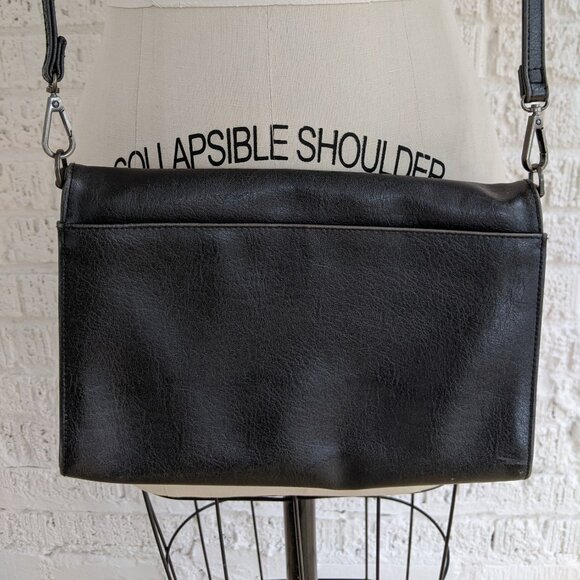 MATT & NAT BLACK ENVELOPE BAG - Picture 3 of 8